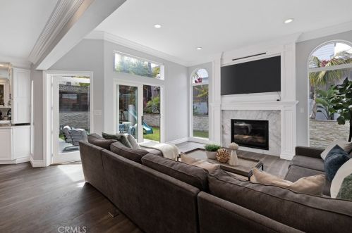 1336 1st St, Manhattan Beach CA  90266-6902 exterior