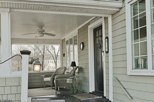 15 Holloway Pl, Greystone Park, NJ 07950-1643