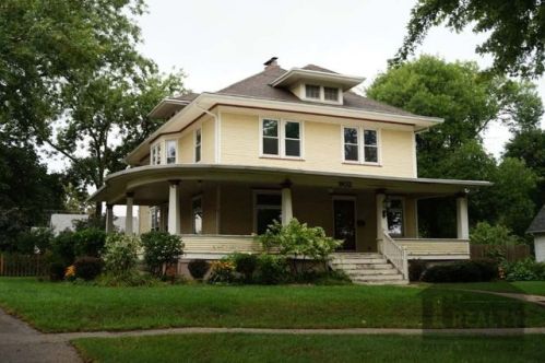 902 Nebraska St, Wayne, NE 68787-1428