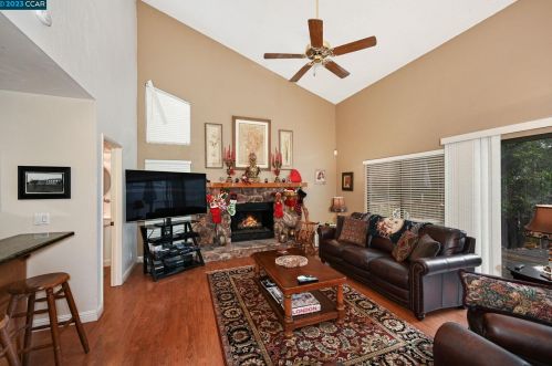 5525 Merritt Dr, Concord CA 94521-4708 exterior