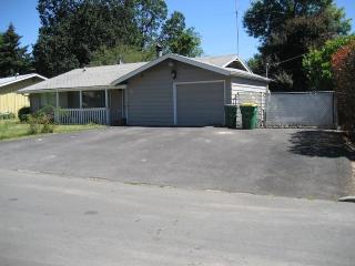 210 142nd Ave, Beaverton OR  97006-6118 exterior