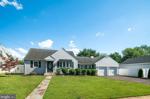 304 1st Ave, Barrington, NJ 08007-1205
