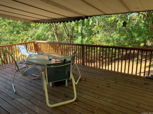 7 Reina Ln, Valley Cottage, NY 10989-1703
