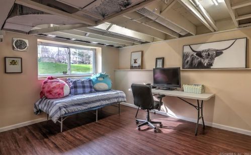 25 Wayne Rd, Milford CT  06460-3843 exterior