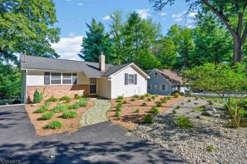 141 Hilltop Trl, Sparta, NJ 07871-2117
