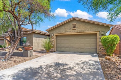 7082 Glowing Star Dr, Tucson, AZ 85743-5532