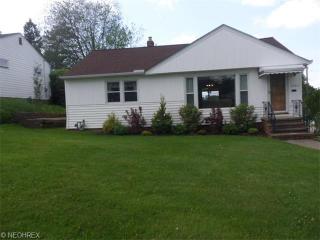 5280 Harmony Ln, Willoughby, OH 44094-4367
