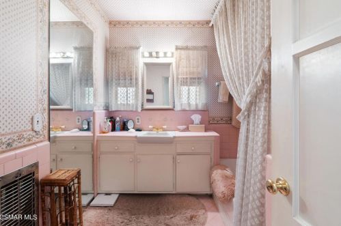 12622 Sarah St, North Hollywood CA  91604-1115 exterior