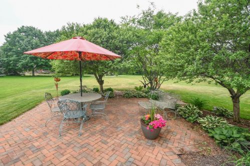 960 Rae Dr, Chenequa, WI 53029-1149
