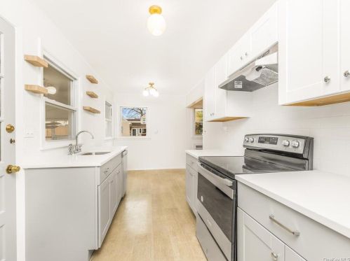 40 Glen Ave, Rye Brook NY  10573-2636 exterior