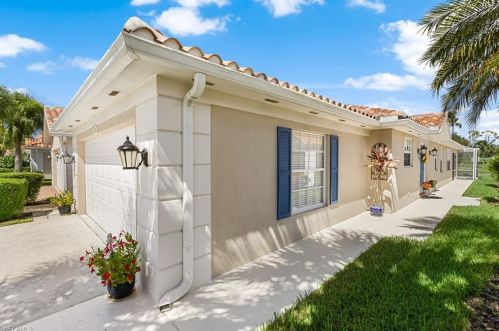 5025 Ventura Ct, Naples, FL 34109-3390