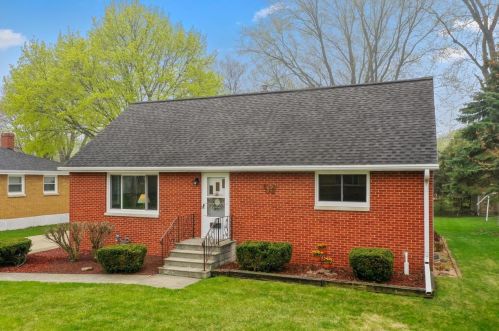 1363 Rockdale St, Green Bay, WI 54304-3127