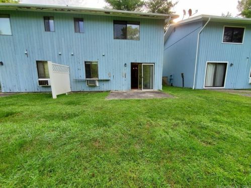 60 Whisconier Rd, Brookfield Center CT  06804-3812 exterior
