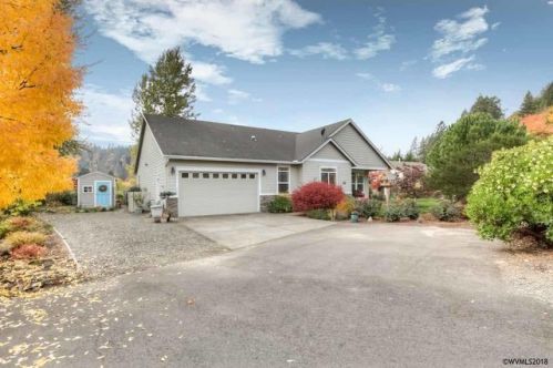 1306 Frontier St, Silverton, OR 97381-8735