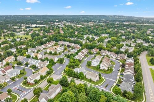 17 Shippen Ct, Flemington NJ  08822-6835 exterior