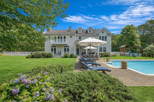 6 Rosebud Ln, East Quogue NY  11942-3627 exterior