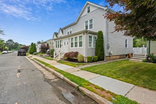 212 16th Ave, Manville, NJ 08835-1618