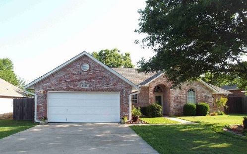 1605 Red Oak Dr, Ardmore, OK 73401-0907