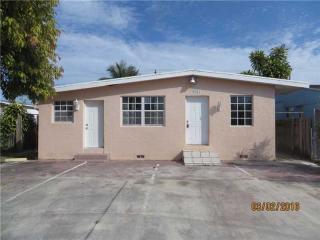 9285 37th St, Miami, FL 33165-4121
