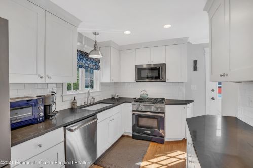 21 Ward Ln, Locust NJ 07760-1730 exterior