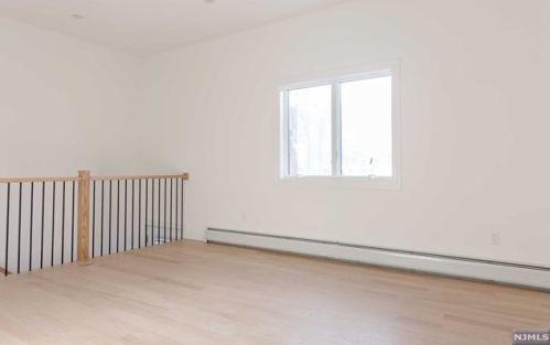309 7th St, Palisades Park NJ  07650-2224 exterior