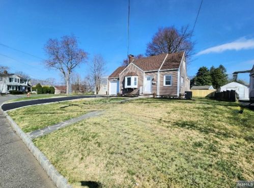 12 Lohmann Pl, Dumont NJ  07628-1521 exterior