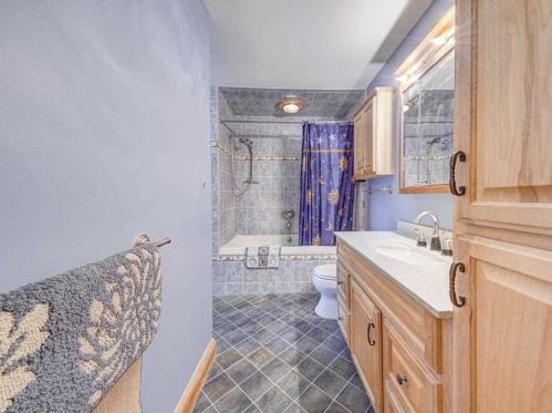 19 Hawthorn Ct, Fishkill NY  12524-2616 exterior