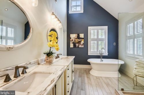 19 Cornwall St, Leesburg VA 20176-2701 exterior