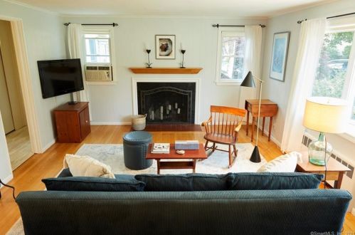 214 Stockade Rd, South Glastonbury, CT 06073-2116