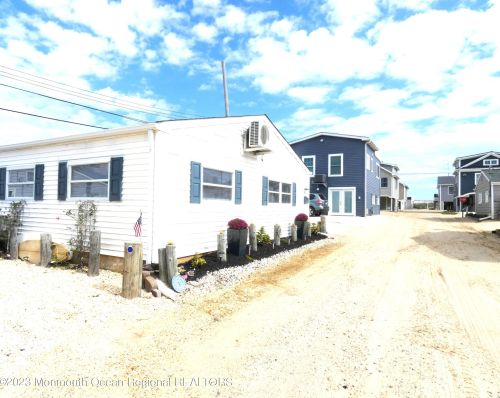 22 Crane Way, Lavallette NJ  08735-1305 exterior