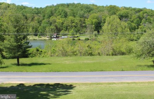 702 Country Club Trl, Charnita, PA 17320-8583