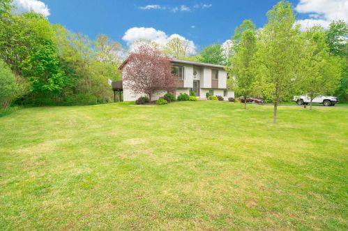 27 Teal Ln, Pleasant Valley, NY 12569-7700