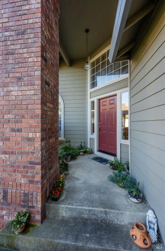 2096 Bock St, Santa Rosa, CA 95403-7612