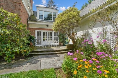 400 Larger Cross Rd, Bedminster NJ  07921-2724 exterior