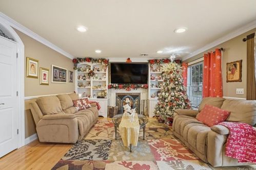 4 Fountayne Ct, Washingtonville NY  10992-1001 exterior