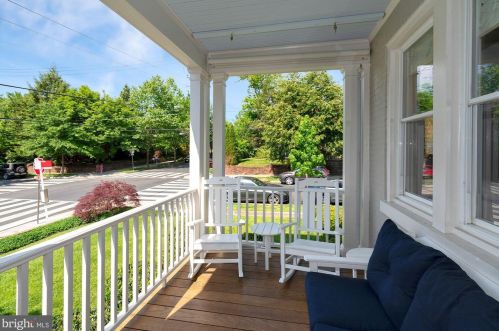 3825 Benton St, Washington, DC 20007-1712
