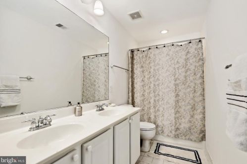 2617 Cast Off Loop, Woodbridge VA  22191-1470 exterior