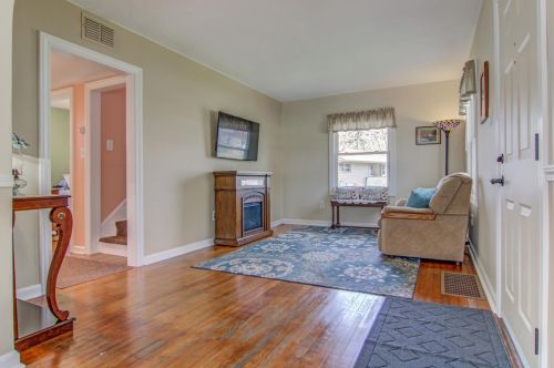 8934 Bunker Hill Dr, Hammond, IN 46321-3201