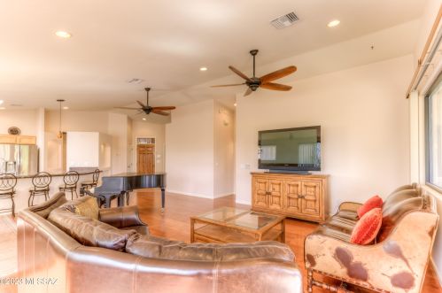 2001 Flying Q Ln, Tucson AZ  85713-6726 exterior