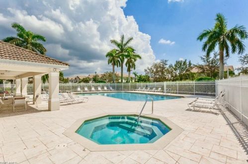 1044 Hampton Cir, Naples, FL 34105-4821