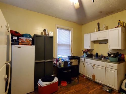 3163 Palmer St, Milwaukee, WI 53212-2049