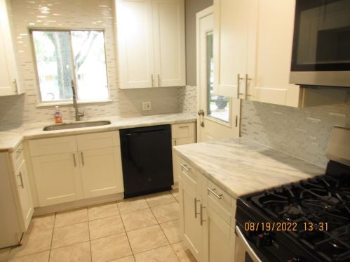 1836 Dolphin Dr, Taylor Lake Village, TX 77586-2958