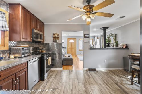 4 Krueger Pl, Middletown NJ  07748-5729 exterior