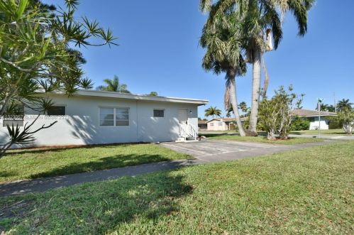 250 Park St, Dania Beach FL  33004-3765 exterior
