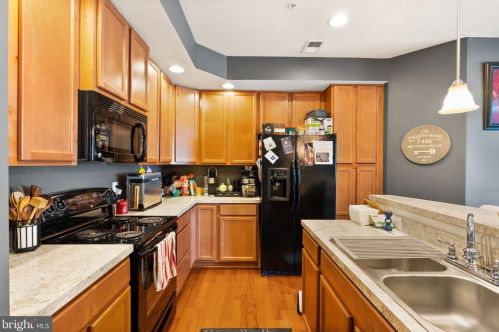 7405 Brunson Cir, Gainesville VA 20155 exterior