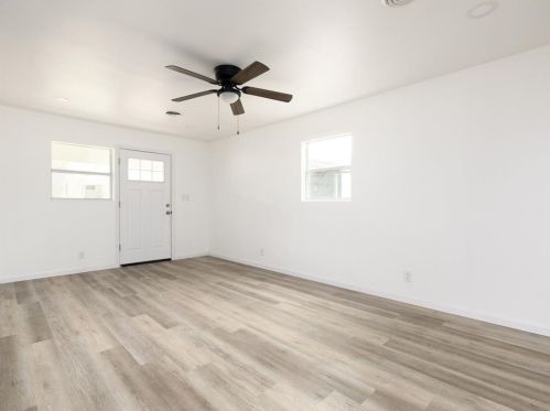 571 Howard St, Rockdale, TX 76567-5058