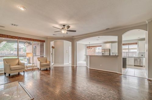 1800 Southwicke Dr, Lewisville TX  75022-8430 exterior