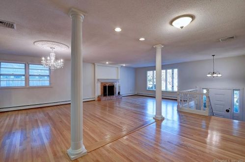 1107 Farmington Ave, Hartford CT  06107-2117 exterior