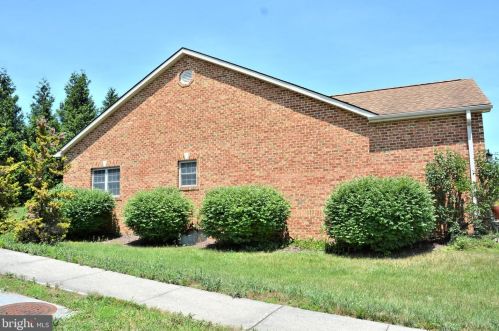 140 Donna Dr, Woodstock VA  22664-1135 exterior