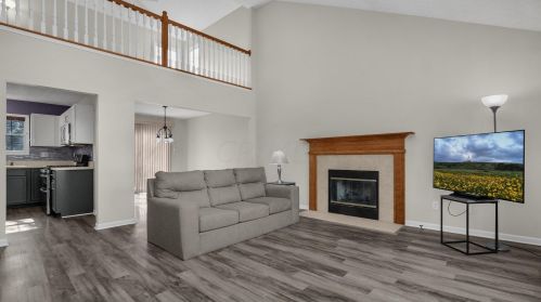 1045 Village Dr, Marysville, OH 43040-8312
